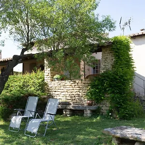 Provencale Face Au Luberon , Cabrières-dʼAvignon France